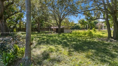Own one of the largest lots in Pinecrest, spanning over 1.3 - photo 5