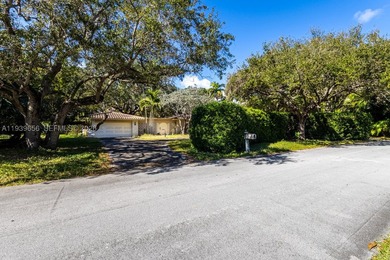 Own one of the largest lots in Pinecrest, spanning over 1.3 - photo 6