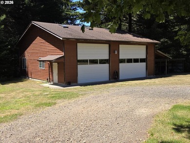 Private Acreage Retreat with Single-Level Living & Incredible - photo 2