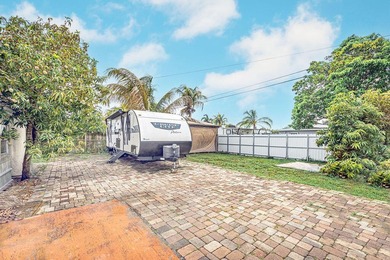 Welcome to this charming single-story residence in Golfview - photo 6