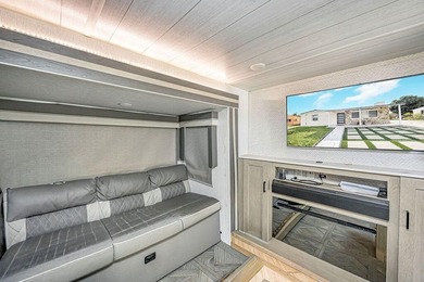 Welcome to this charming single-story residence in Golfview - photo 9