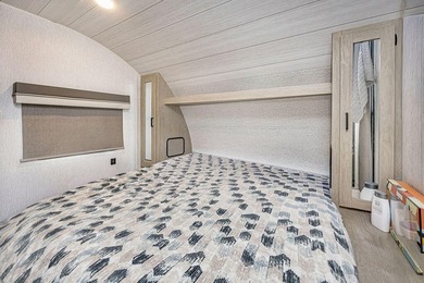 Welcome to this charming single-story residence in Golfview - photo 10