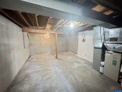 Open House  1/22/26  1-3pm  1/25/26 3-5pm Welcome home to this