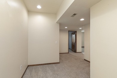 Spacious brick & vinyl patio home offering flexibility - photo 24