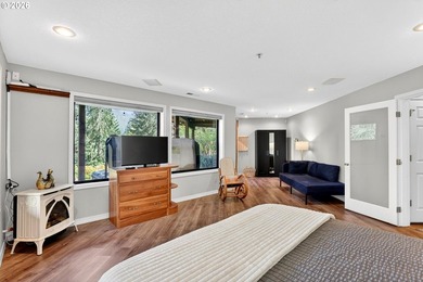 Gorgeous custom chalet on 20 secluded acres with stunning Mount - photo 26