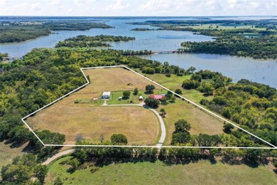 Lake Home For Sale in Tioga, Texas