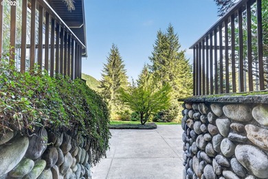 Gorgeous custom chalet on 20 secluded acres with stunning Mount - photo 31