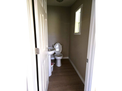 Beautifully maintained, furnished 3-bedroom, 2.5-bath waterfront - photo 33