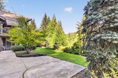 Gorgeous custom chalet on 20 secluded acres with stunning Mount - photo 33