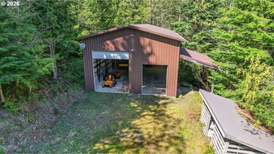 Gorgeous custom chalet on 20 secluded acres with stunning Mount - photo 42