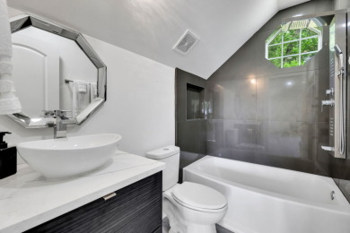 Beautiful Designed Waterview Home - photo 14