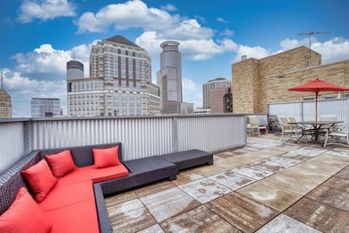 This affordable downtown Minneapolis condo offers gorgeous - photo 2
