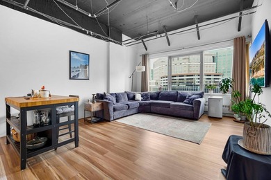 This affordable downtown Minneapolis condo offers gorgeous - photo 3