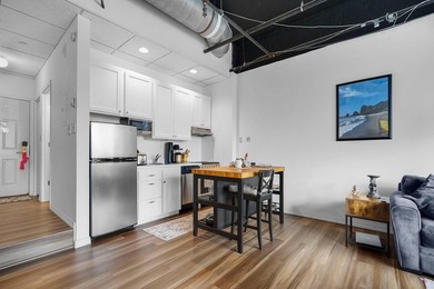 This affordable downtown Minneapolis condo offers gorgeous - photo 4