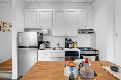 This affordable downtown Minneapolis condo offers gorgeous - photo 6