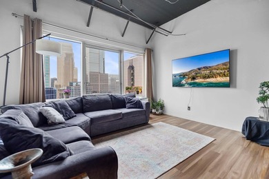 This affordable downtown Minneapolis condo offers gorgeous - photo 9