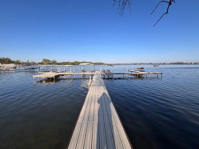Experience the best of refined lake living with this exceptional - photo 6