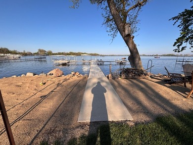 Experience the best of refined lake living with this exceptional - photo 8