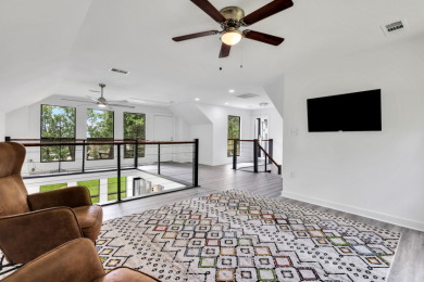 Beautiful Designed Waterview Home - photo 15