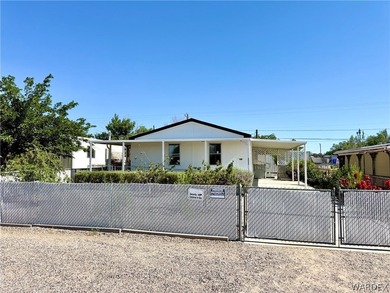 Welcome home to this beautifully updated 2-bedroom, 2-bath - photo 2