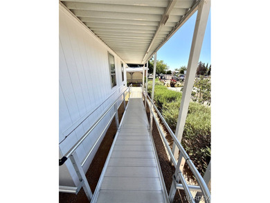 Welcome home to this beautifully updated 2-bedroom, 2-bath - photo 8