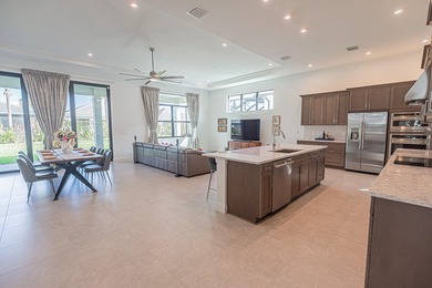 Experience luxury resort-style living in this exceptional Sydney - photo 5