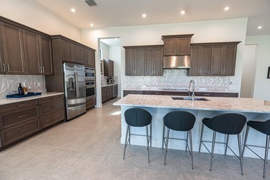 Experience luxury resort-style living in this exceptional Sydney - photo 7