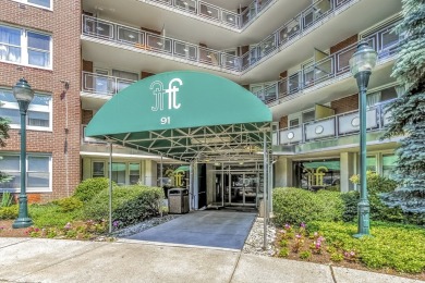 Welcome to easy living in one of Stamford's most desirable