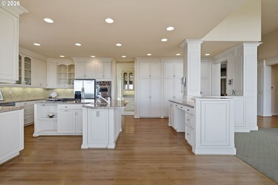 Commanding panoramic views of Mt. Adams, Mt. Hood, and Mt. St - photo 17