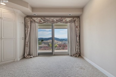 Commanding panoramic views of Mt. Adams, Mt. Hood, and Mt. St - photo 30