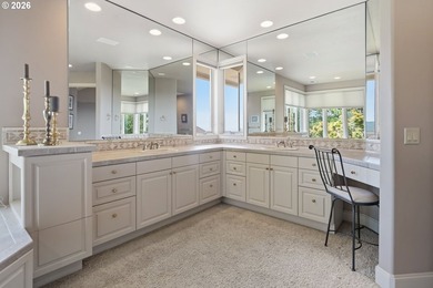 Commanding panoramic views of Mt. Adams, Mt. Hood, and Mt. St - photo 32