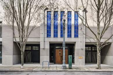 Lake Condo For Sale in Portland, Oregon