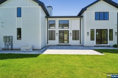 NEW CONSTRUCTION MODERN STYLE. OVER 6799 SQ.FT.OPEN FLOOR PLAN - photo 5