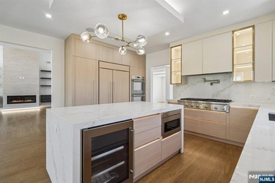NEW CONSTRUCTION MODERN STYLE. OVER 6799 SQ.FT.OPEN FLOOR PLAN - photo 6