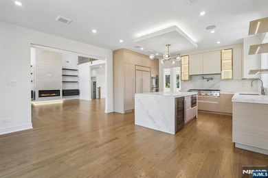 NEW CONSTRUCTION MODERN STYLE. OVER 6799 SQ.FT.OPEN FLOOR PLAN - photo 7