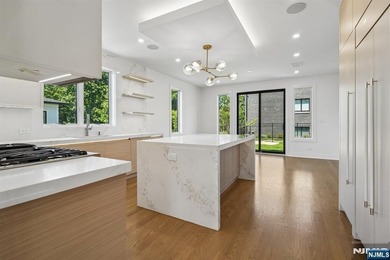 NEW CONSTRUCTION MODERN STYLE. OVER 6799 SQ.FT.OPEN FLOOR PLAN - photo 10
