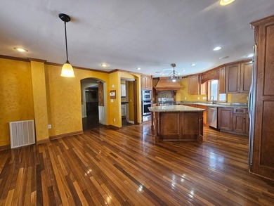 Suitable for multi-generational living! Elevatored 8344 Square - photo 4