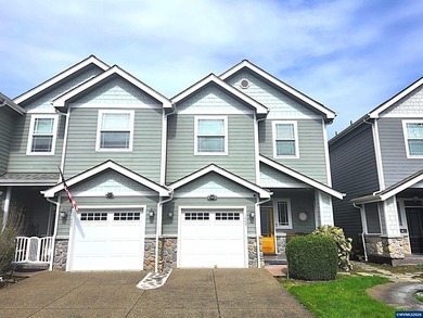 Rare opportunity! Stunning lakefront townhome in a secure gated - photo 1