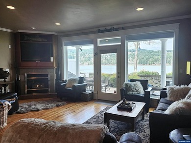 Rare opportunity! Stunning lakefront townhome in a secure gated - photo 5