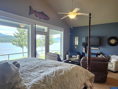 Rare opportunity! Stunning lakefront townhome in a secure gated - photo 9