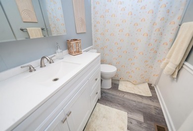 Perfect location in the desired district 2 on Lake Bowen. This - photo 8