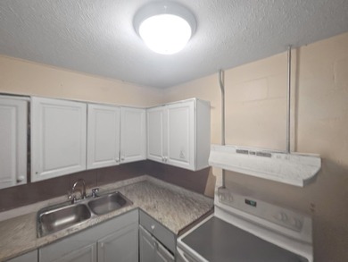 Triplex, 1/1 each unit centrally located in Fort Pierce. Rents - photo 7