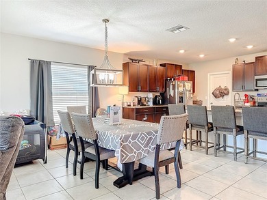 Welcome to this spacious and beautifully maintained 5-bedroom - photo 25
