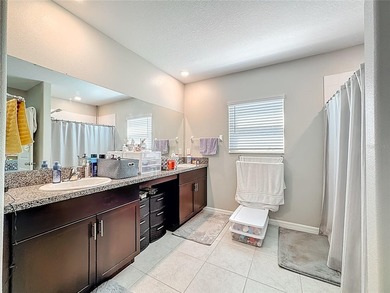Welcome to this spacious and beautifully maintained 5-bedroom - photo 35