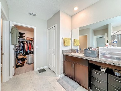 Welcome to this spacious and beautifully maintained 5-bedroom - photo 36