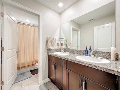 Welcome to this spacious and beautifully maintained 5-bedroom - photo 46