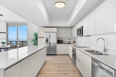 Stunning lower penthouse with incredible 180-degree panoramic - photo 2