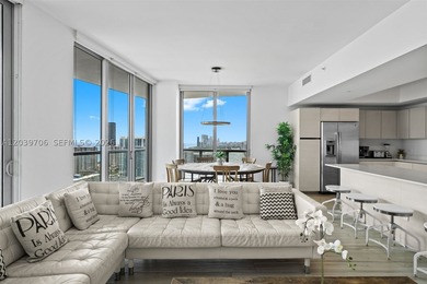 Stunning lower penthouse with incredible 180-degree panoramic - photo 3