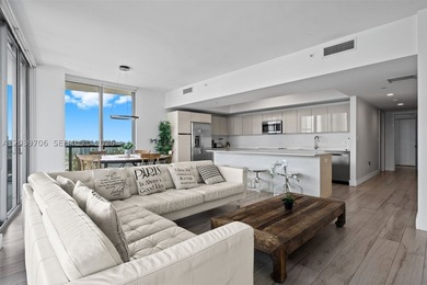 Stunning lower penthouse with incredible 180-degree panoramic - photo 4