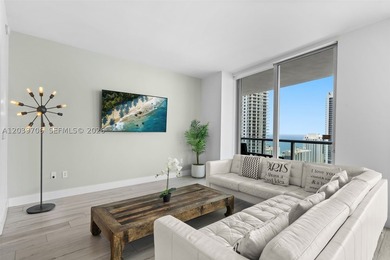 Stunning lower penthouse with incredible 180-degree panoramic - photo 5